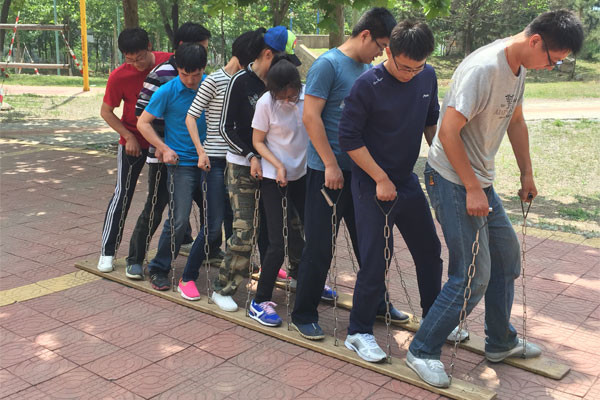 我院“五四青年節(jié)”組織團(tuán)員青年開展拓展訓(xùn)練活動(dòng)