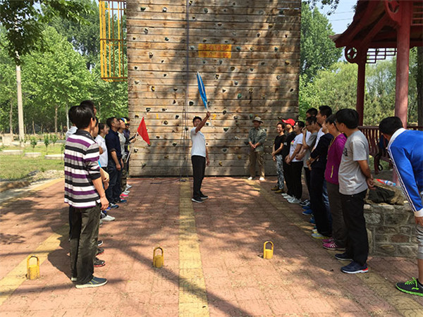 我院“五四青年節(jié)”組織團(tuán)員青年開展拓展訓(xùn)練活動(dòng)