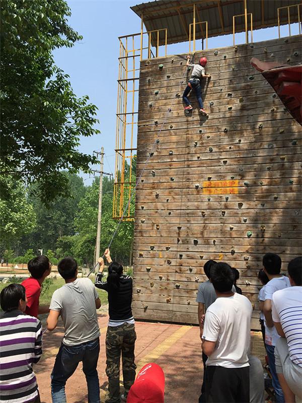 我院“五四青年節(jié)”組織團(tuán)員青年開展拓展訓(xùn)練活動(dòng)