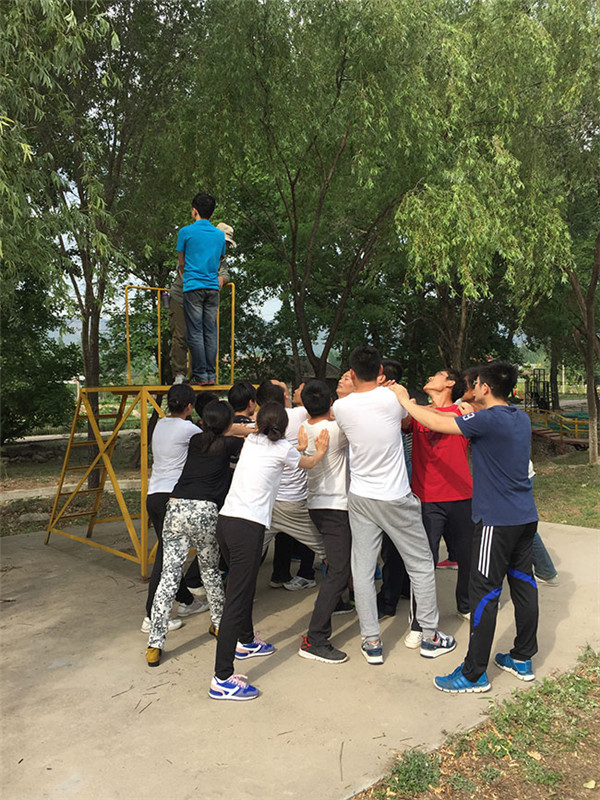 我院“五四青年節(jié)”組織團(tuán)員青年開展拓展訓(xùn)練活動(dòng)
